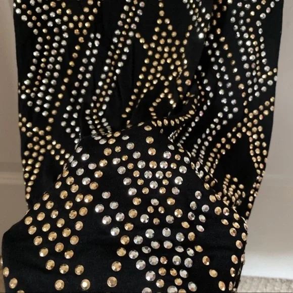 💥🎉HP🎉💥 Forever 21 Black Stretch Racerback Scoop Neck Tank Gold Silver Studs - Picture 10 of 11